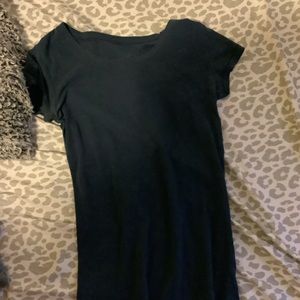 I’m selling this navy blue medium T-shirt. This T-shirt is in great condition.